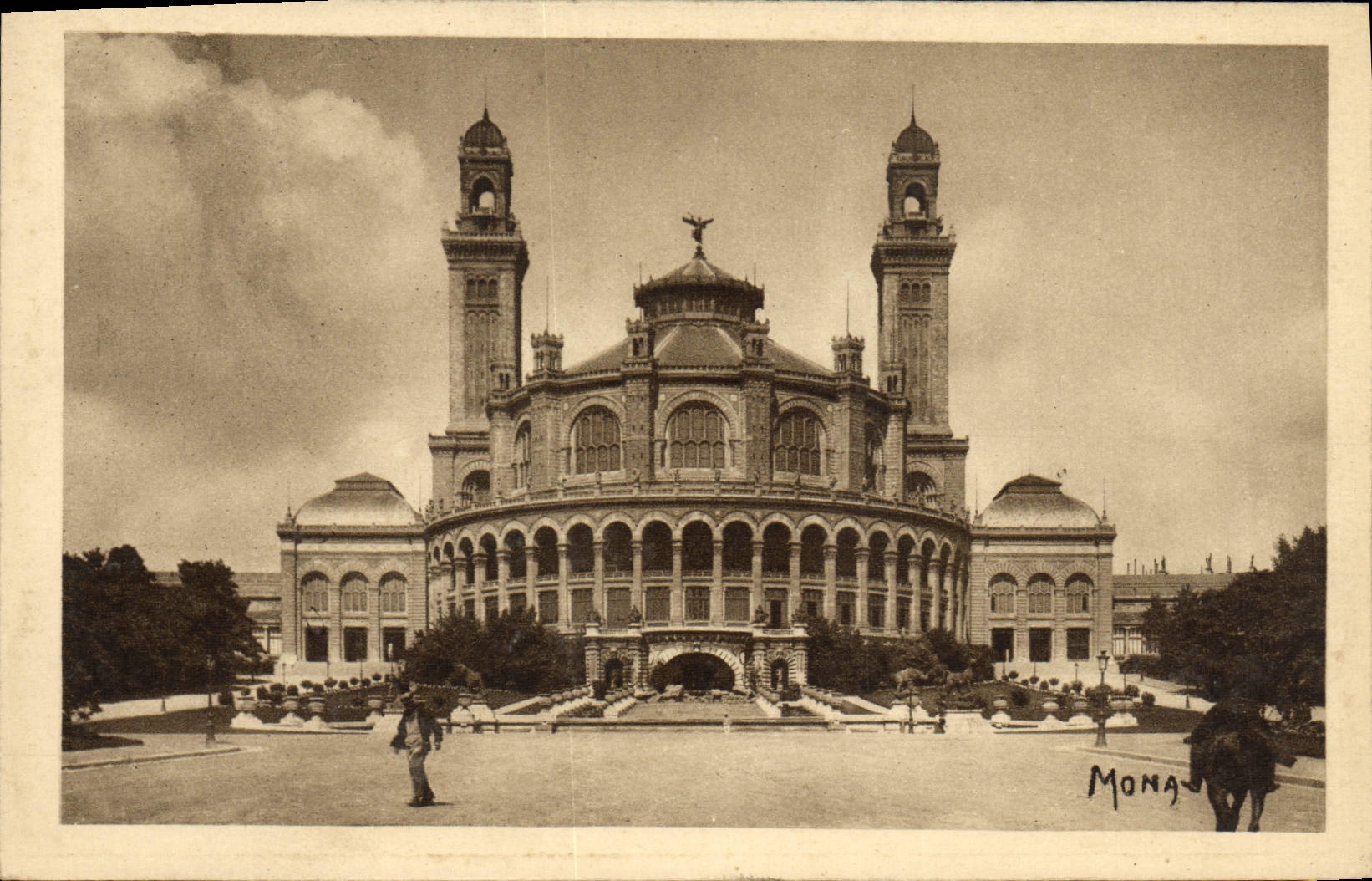 VINTAGE POSTCARD Small Tables Of Paris the Palate Of Trocodero