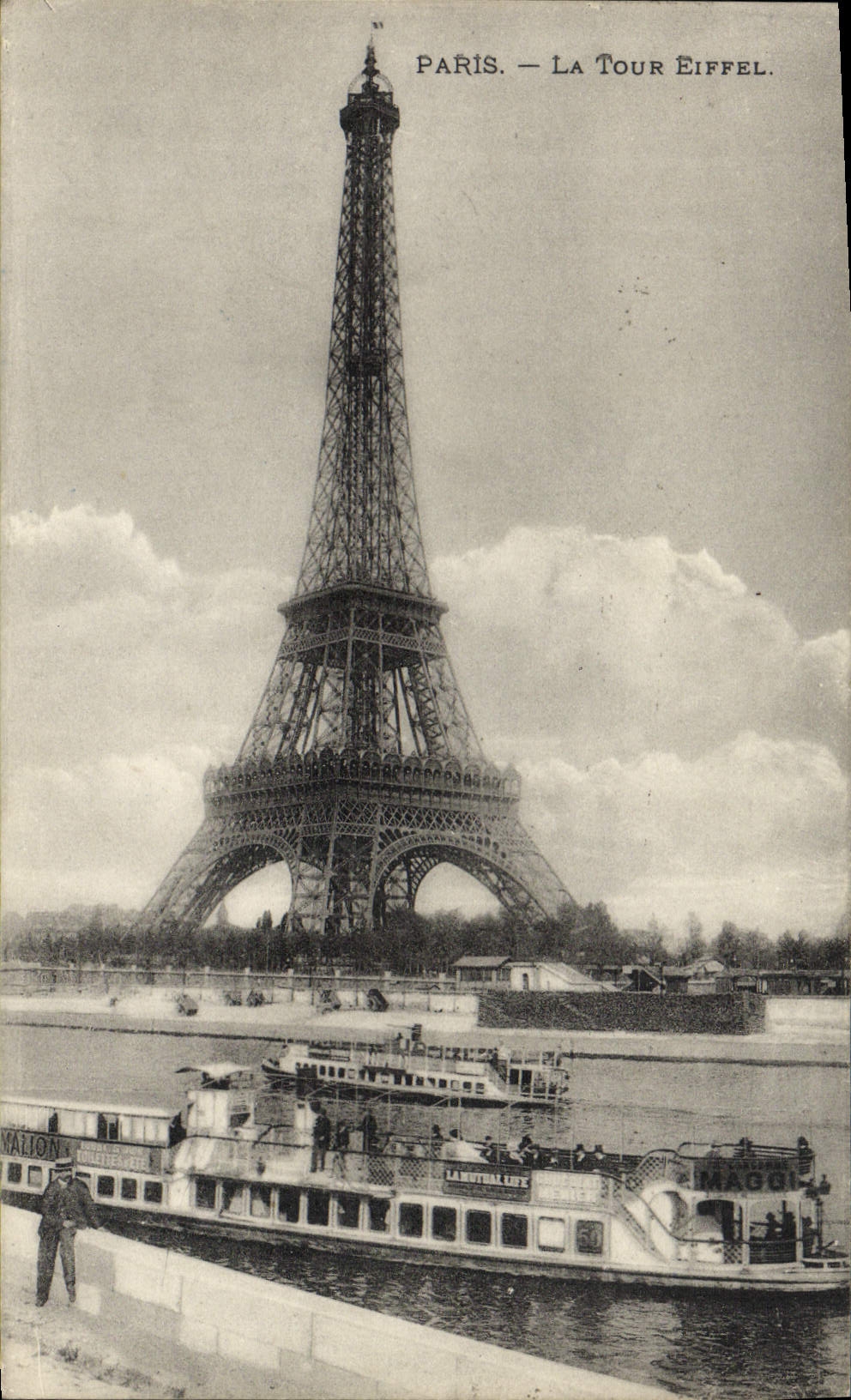 CPA Paris La Tour Eiffel Bateau Peniche