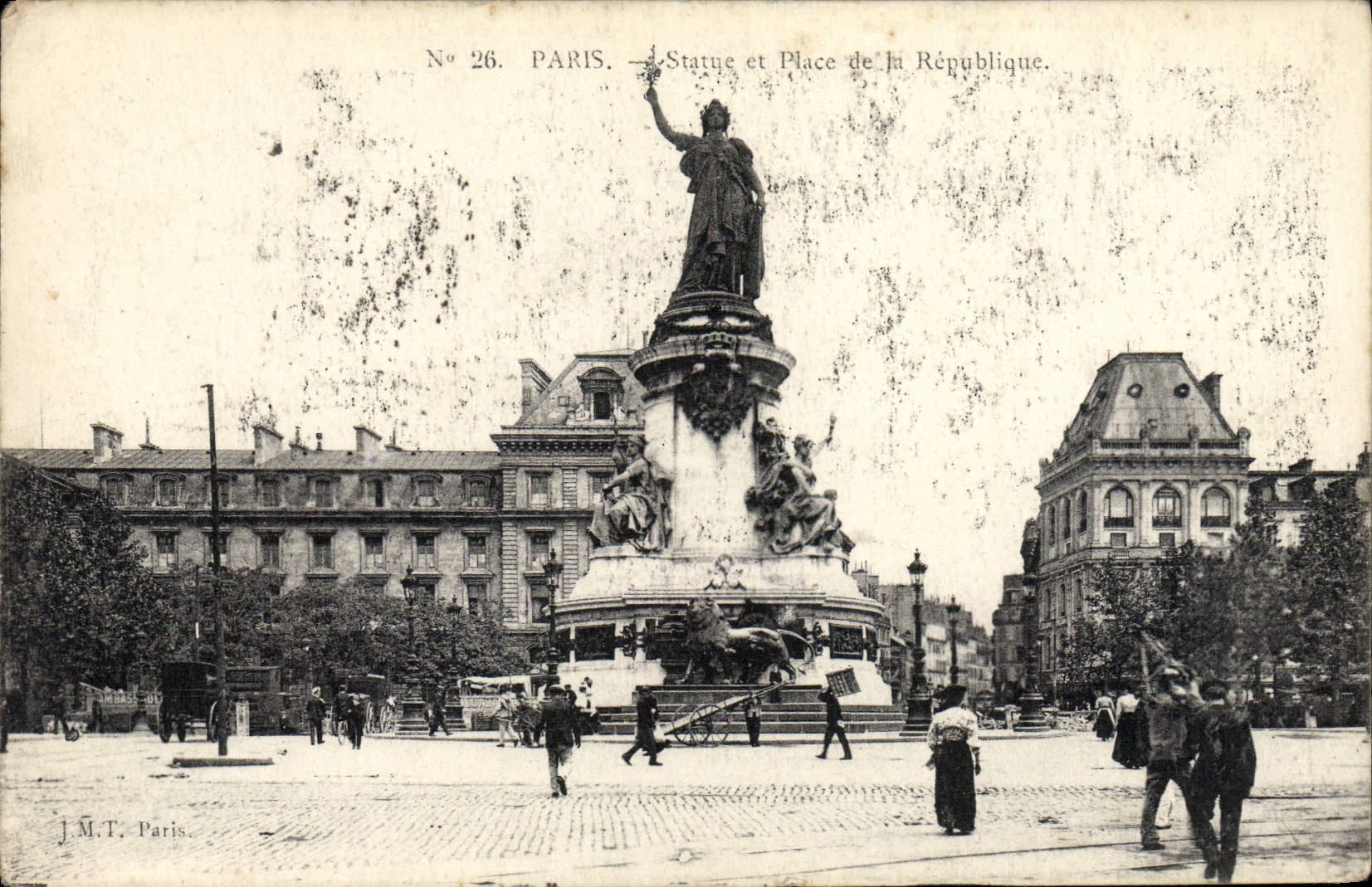 CPA Paris Statue Et Place De La Republique
