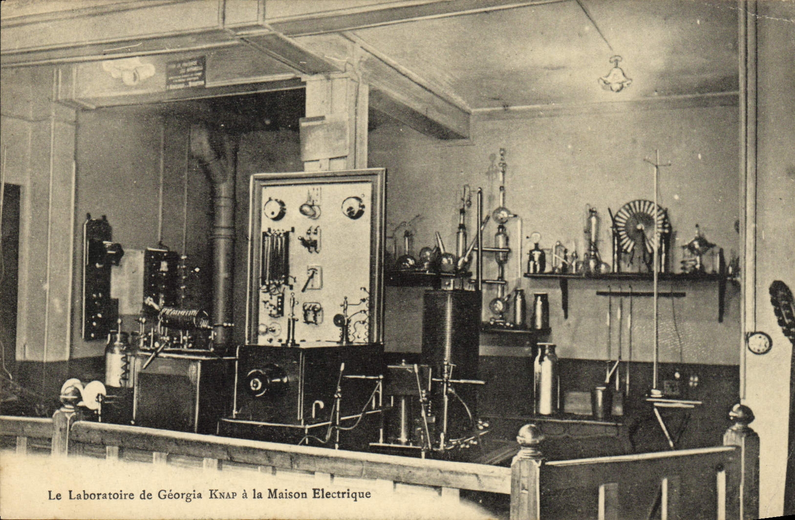 CPA La Maison Electrique Boulevard Poissonniere Paris Laboratoire de Georgia Knap