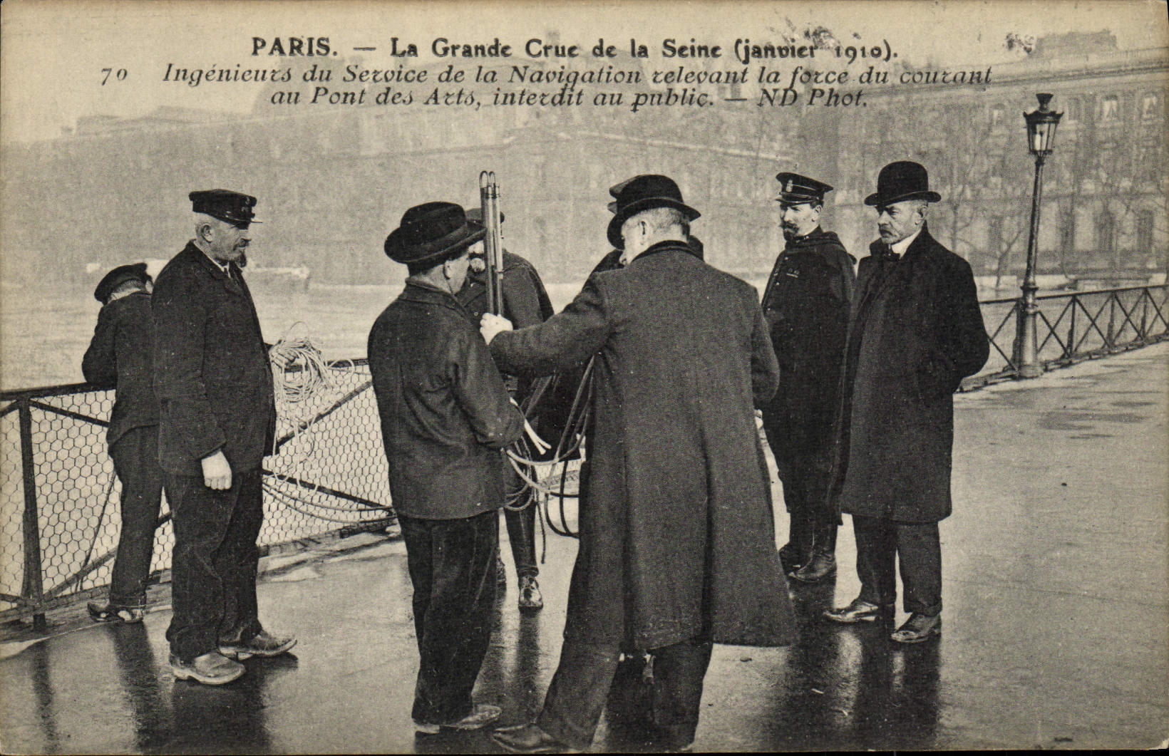 VINTAGE POSTCARD Paris the Great Rising Of the Seine Engineers Of the Service Of Navigation Bridge of Arts
