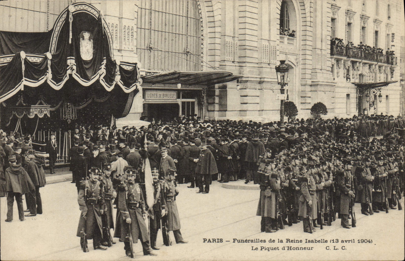 CPA Paris Funerailles De La Reine Isabelle Le piquet d'honneur