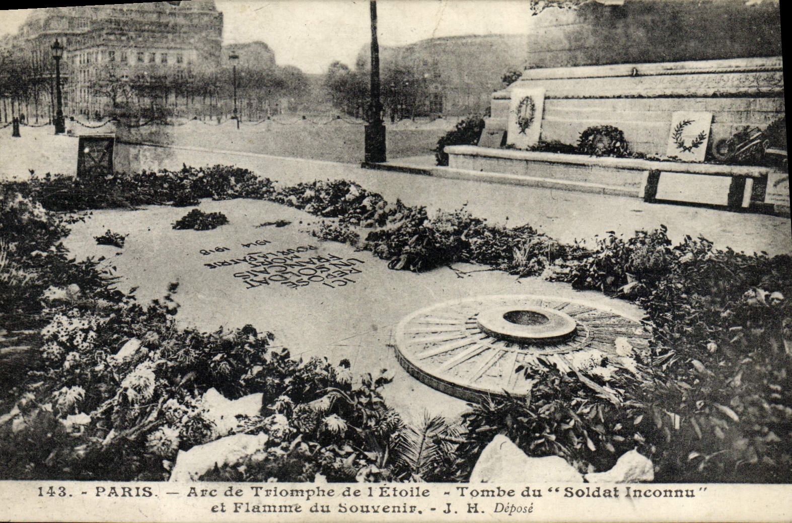 CPA Paris Arc De Triomphe De l'Etoile Tombe Du Soldat inconnu