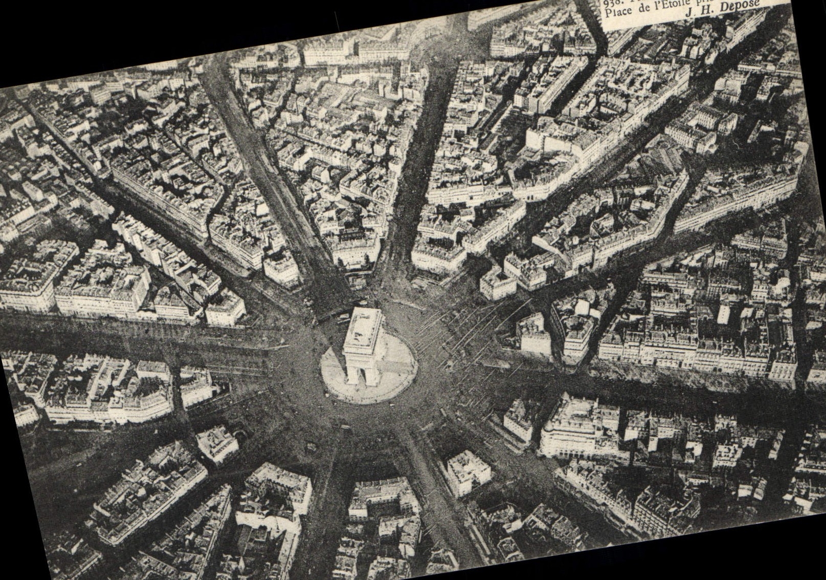 CPA Paris Panorama de la place de l'Etoile pris en ballon