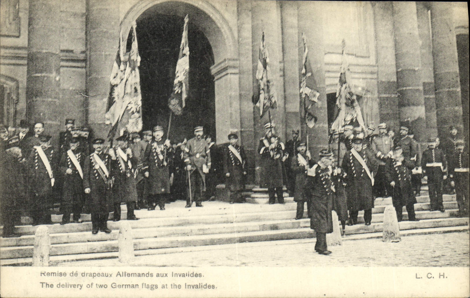 CPA Remise De Drapeaux Allemands Aux Invalides Paris Militaria