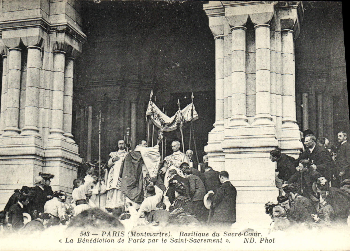 CPA Paris Basilique du Sacre Coeur Le Benediction de Paris par le Saint Sacrement 