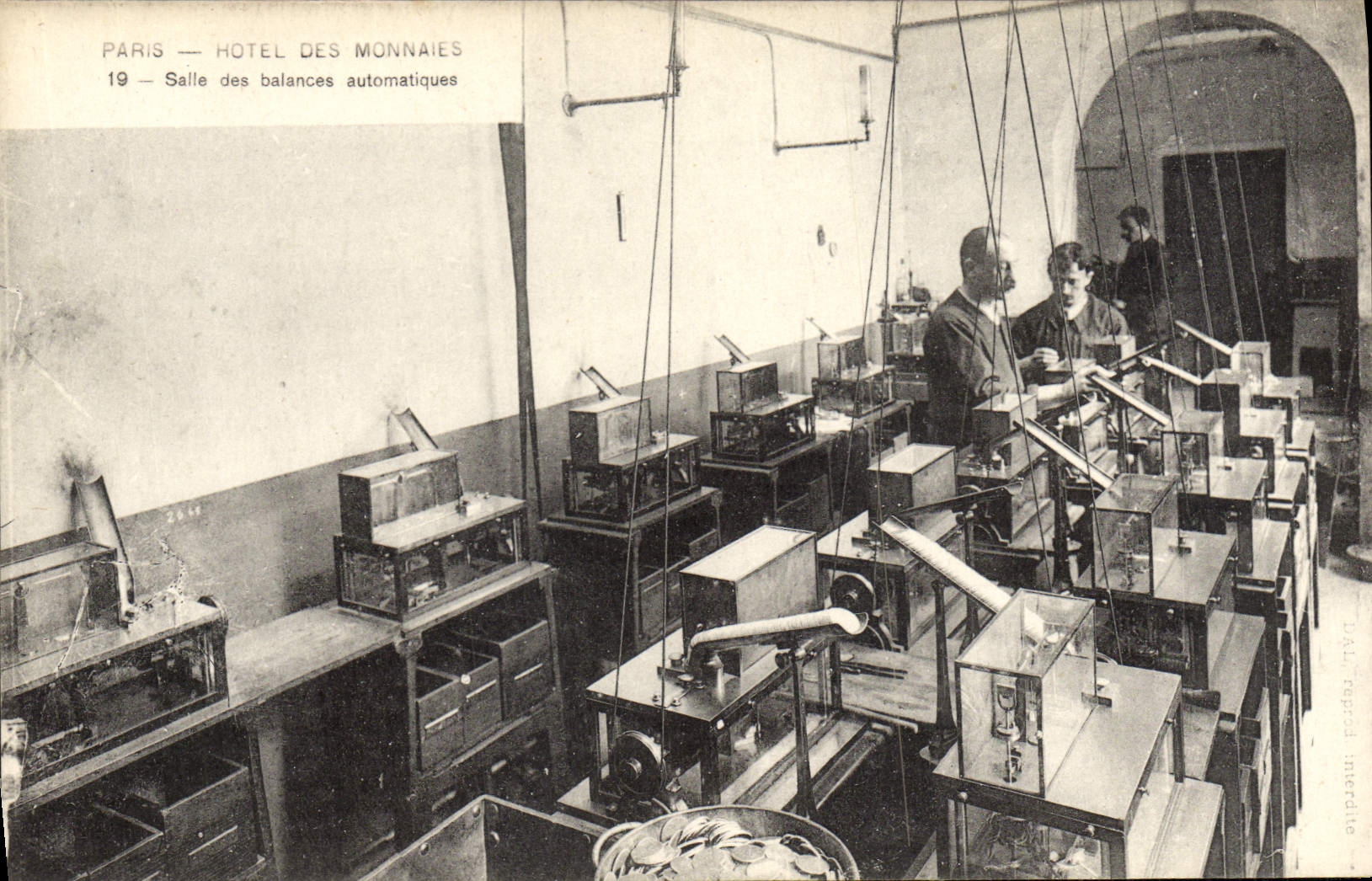 CPA Paris Hotel Des Monnaies Salle des balances automatiques