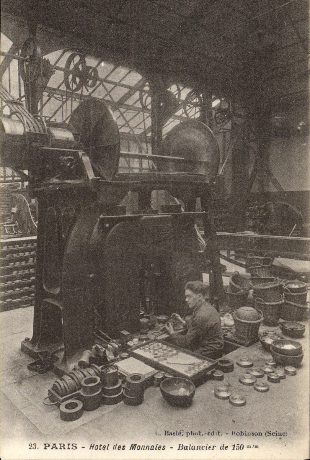 CPA Paris Hotel Des Monnaies Balancier de 150mm
