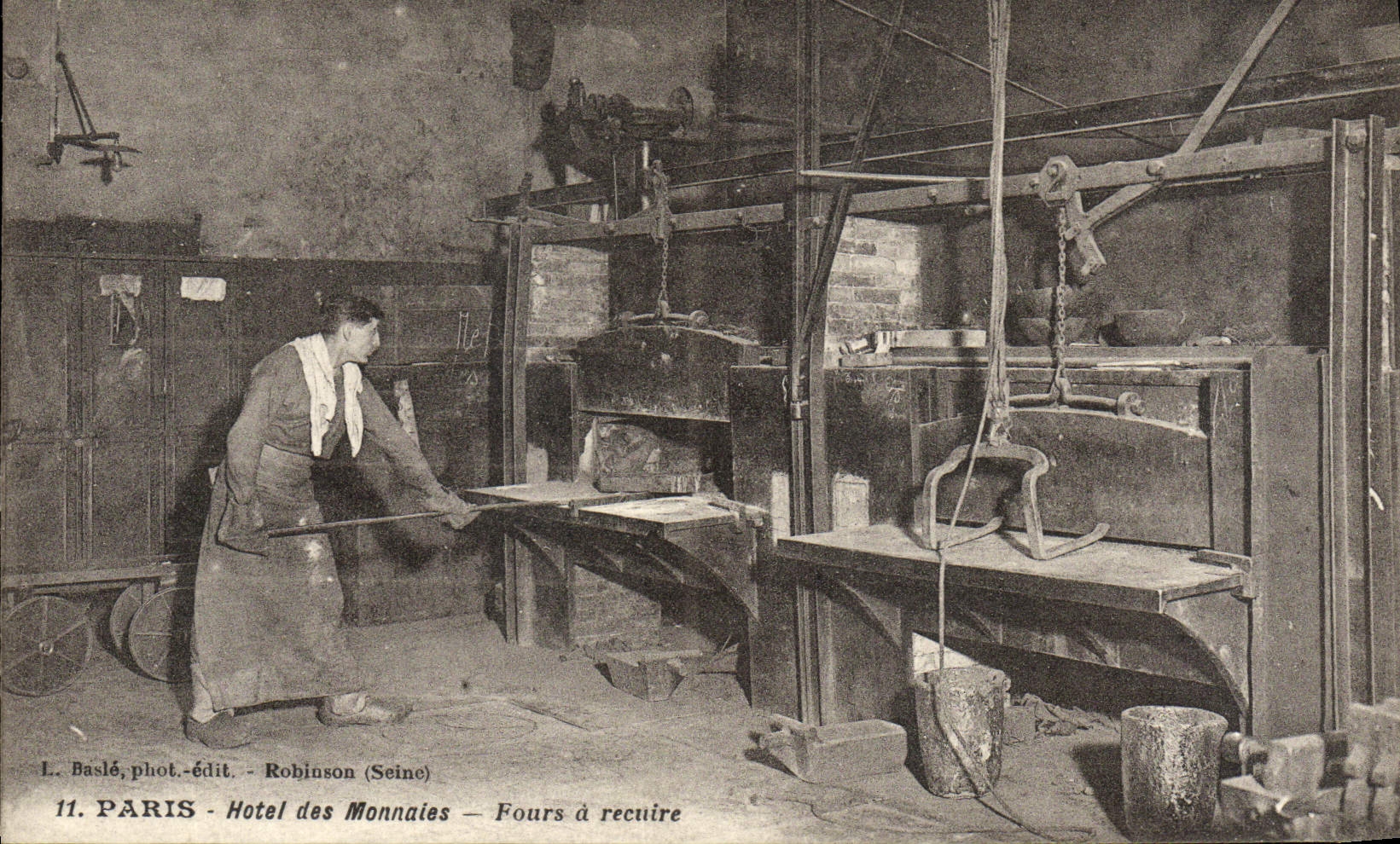 CPA Paris Hotel Des Monnaies Fours A Recuire