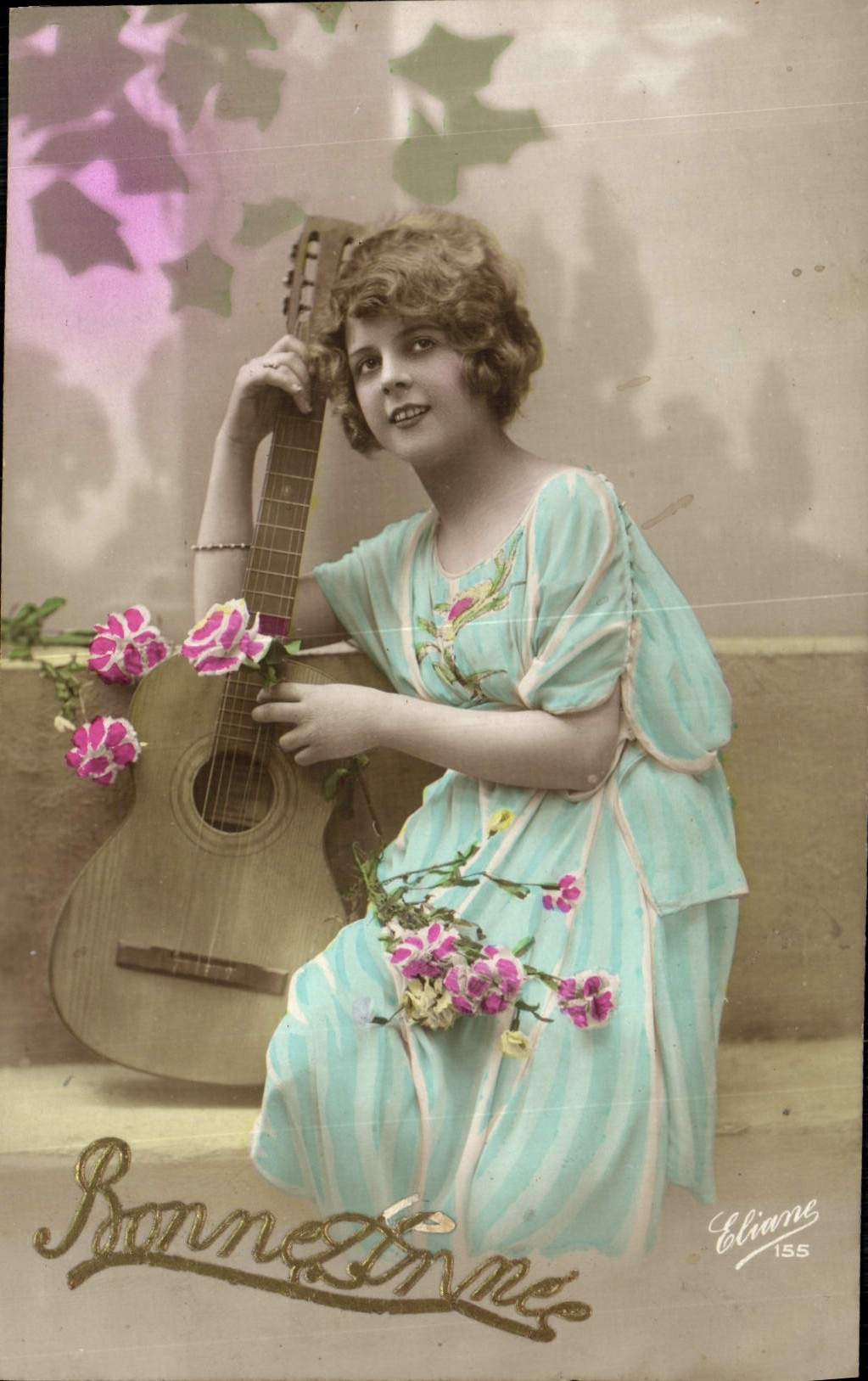 CPA Fantaisie Femme Guitare