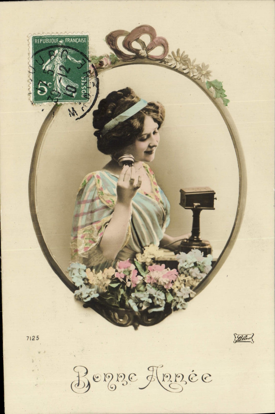 CPA Fantaisie Femme Telephone