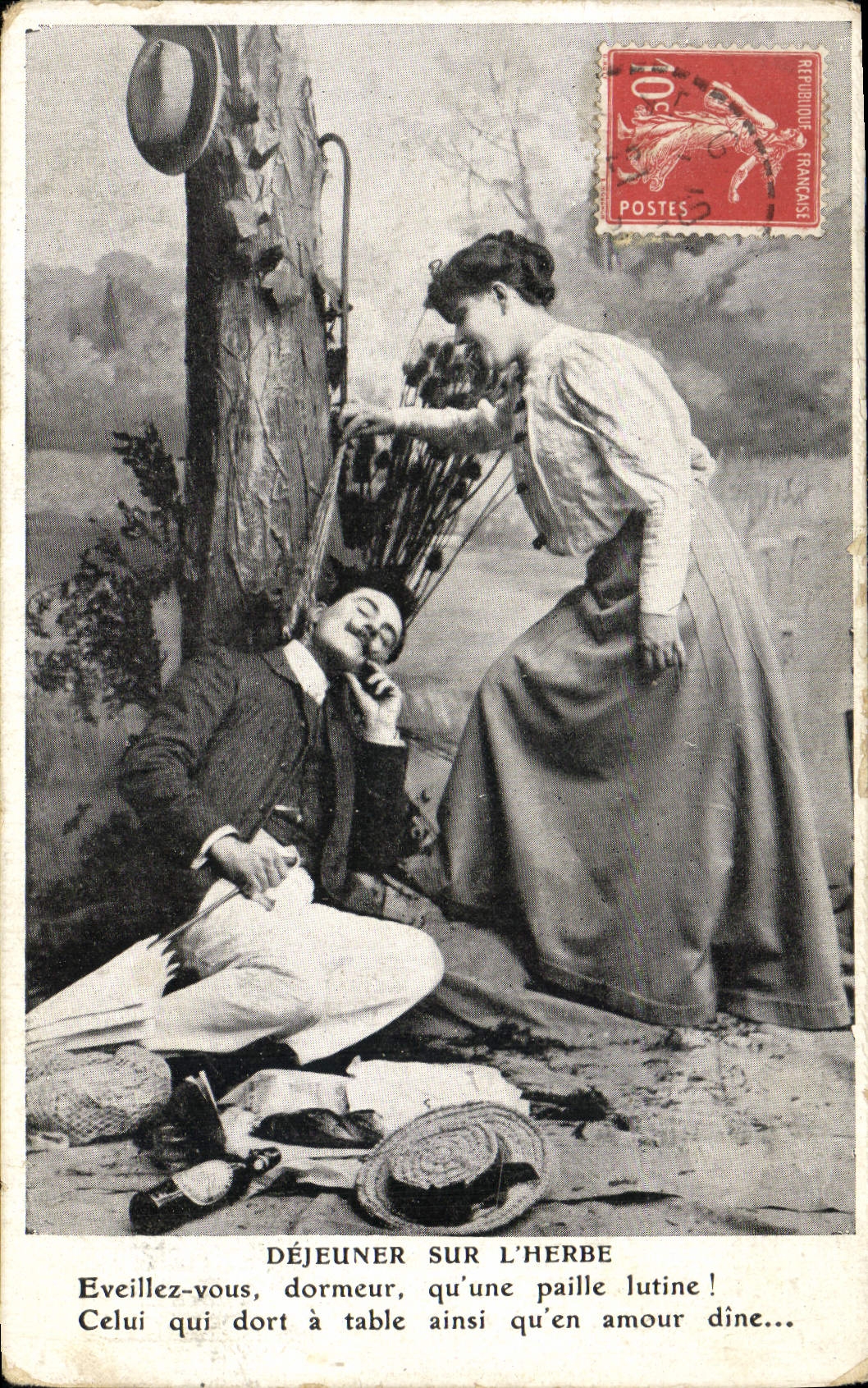 CPA Fantaisie Femme Dejeuner sur l'herbe 