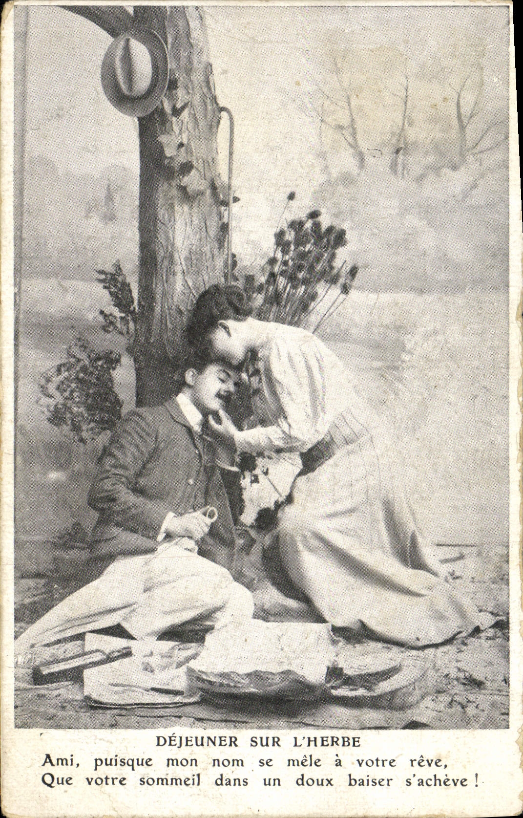 CPA Fantaisie Femme Dejeuner sur l'herbe 