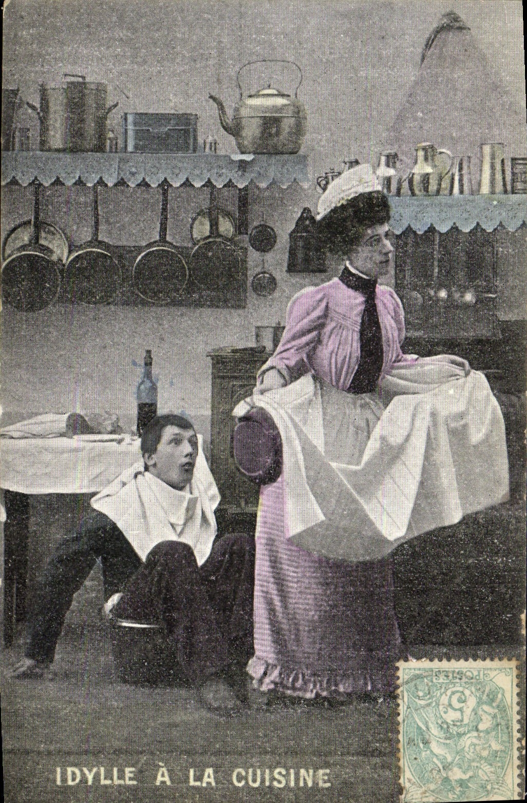 CPA Fantaisie Femme Idylle a la cuisine