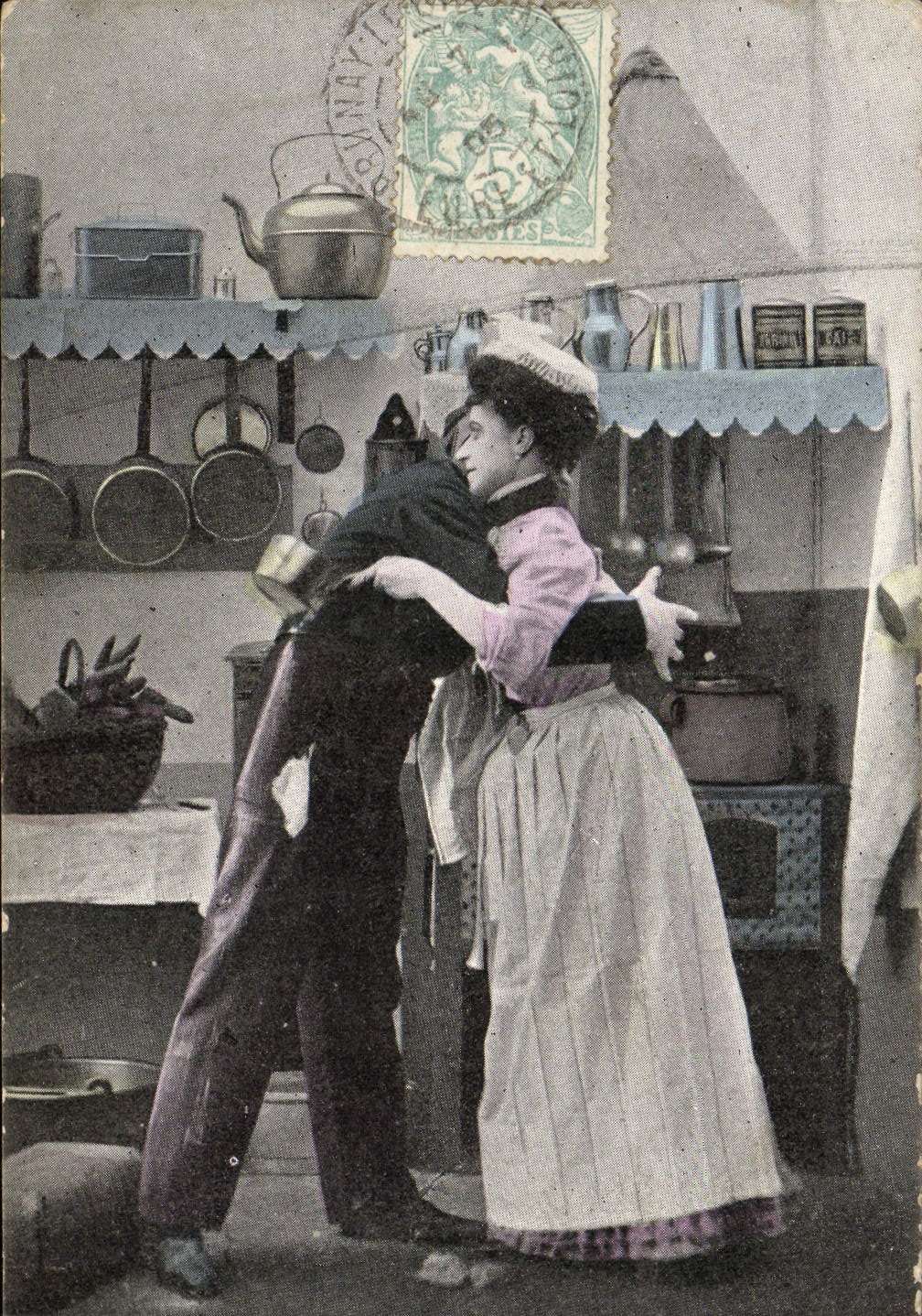 CPA Fantaisie Femme Idylle a la cuisine