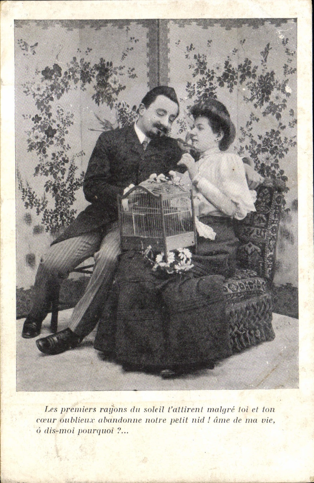 CPA Fantaisie Femme Oiseau en cage