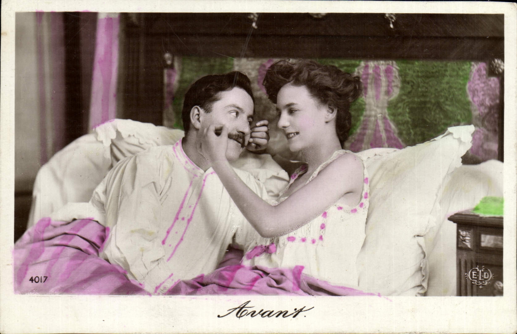 CPA Fantaisie Femme Avant