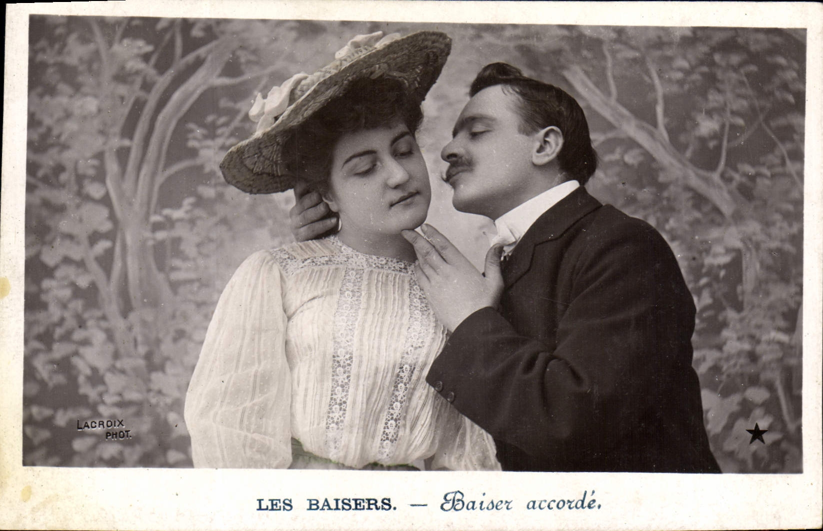 CPA Fantaisie Femme Les baisers