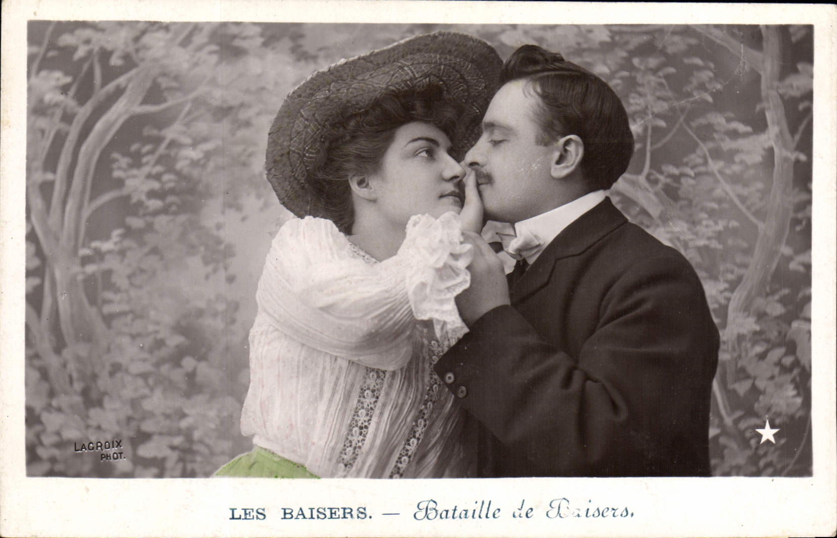 CPA Fantaisie Femme Les baisers