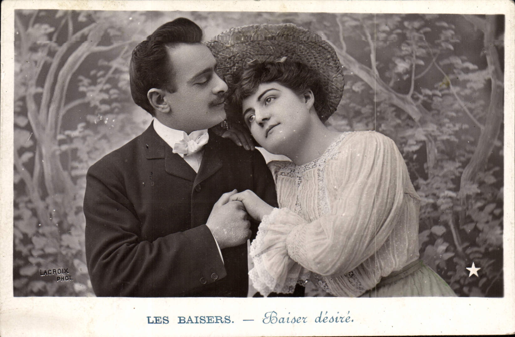 CPA Fantaisie Femme Les baisers