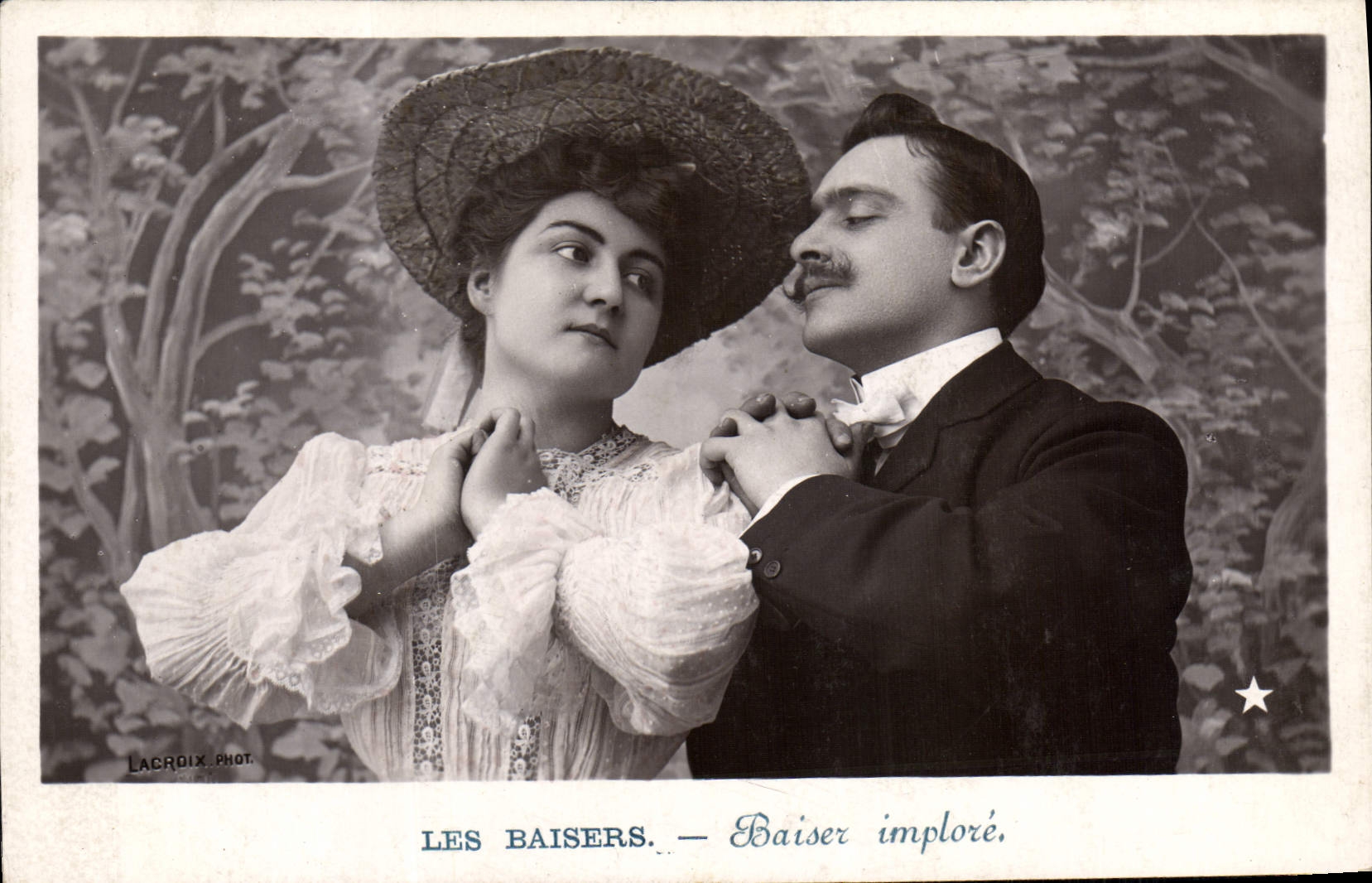 CPA Fantaisie Femme Les baisers