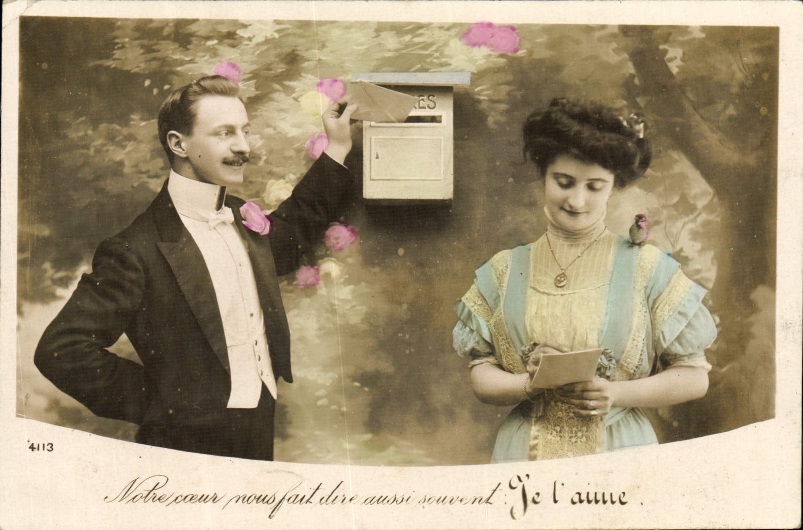 CPA Fantaisie Femme Boite aux lettres