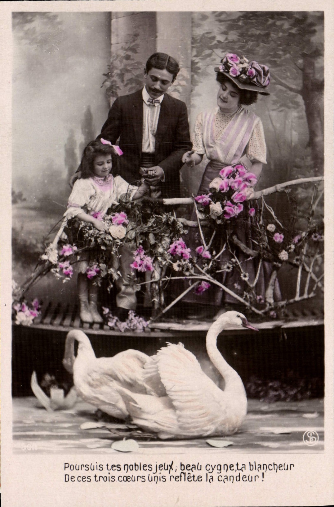 CPA Fantaisie Femme Enfant Cygne