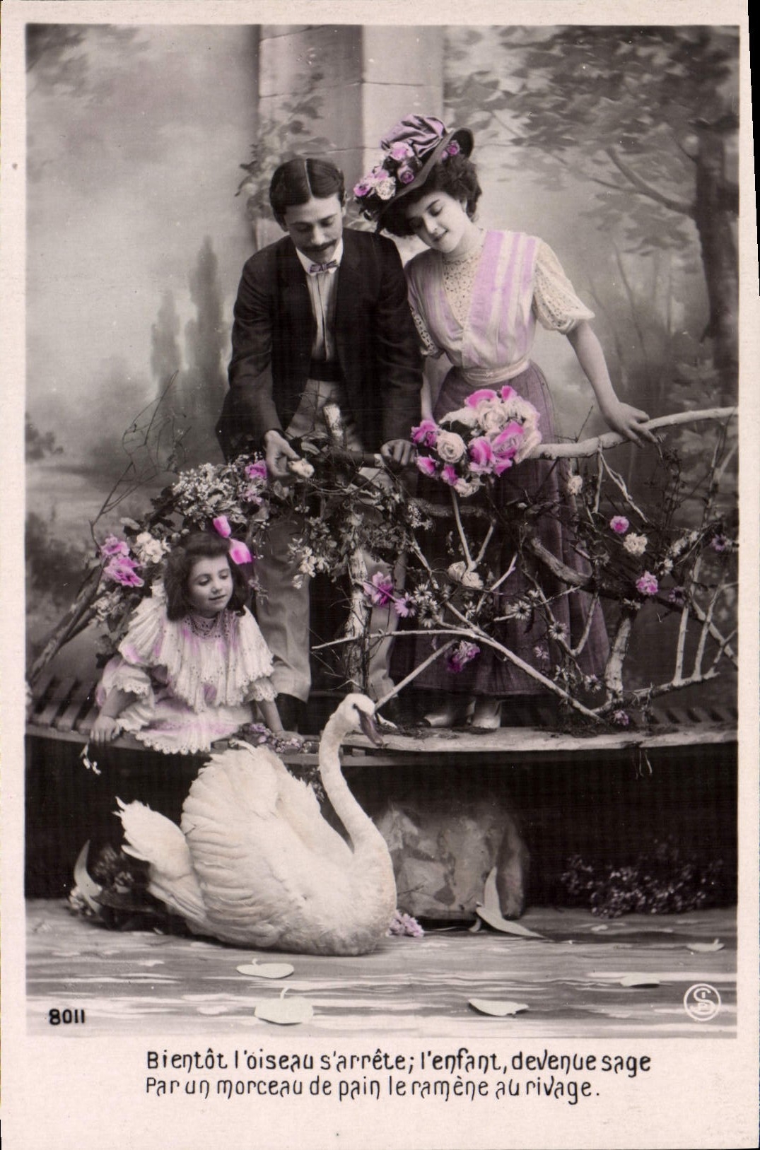 CPA Fantaisie Femme Enfant Cygne