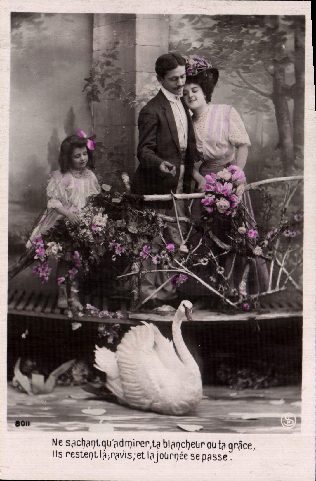 CPA Fantaisie Femme Enfant Cygne