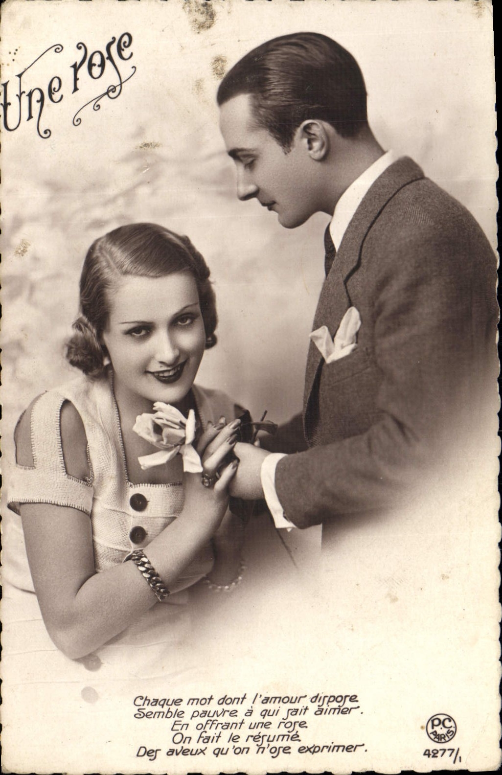 CPA Fantaisie Femme Une rose