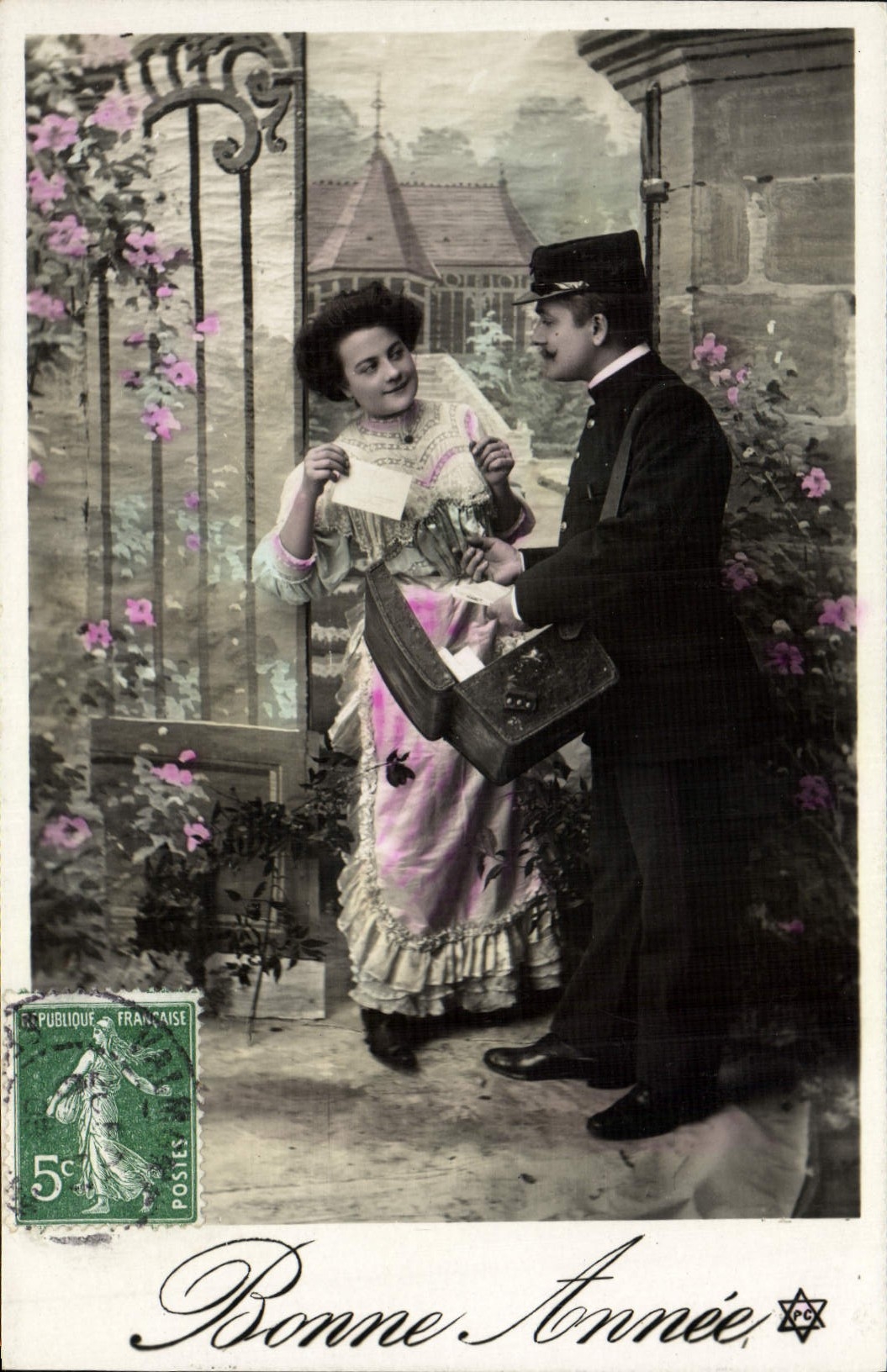 CPA Fantaisie Femme Facteur Postier