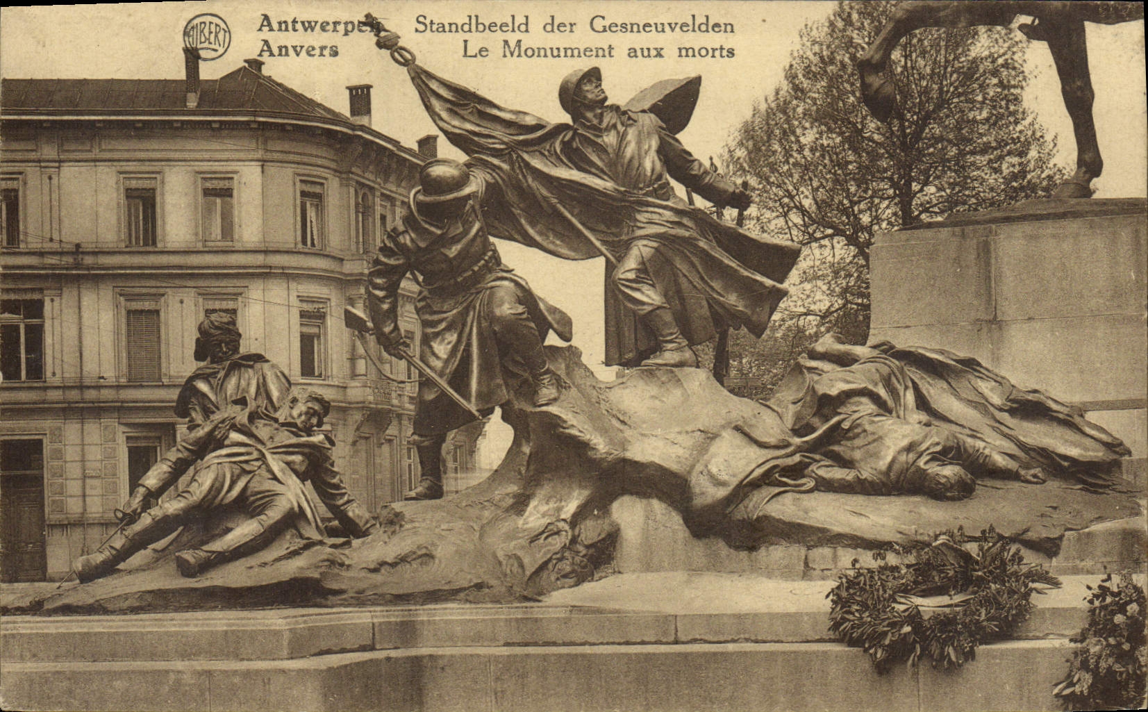 CPA Anvers Le Monument aux morts Militaria