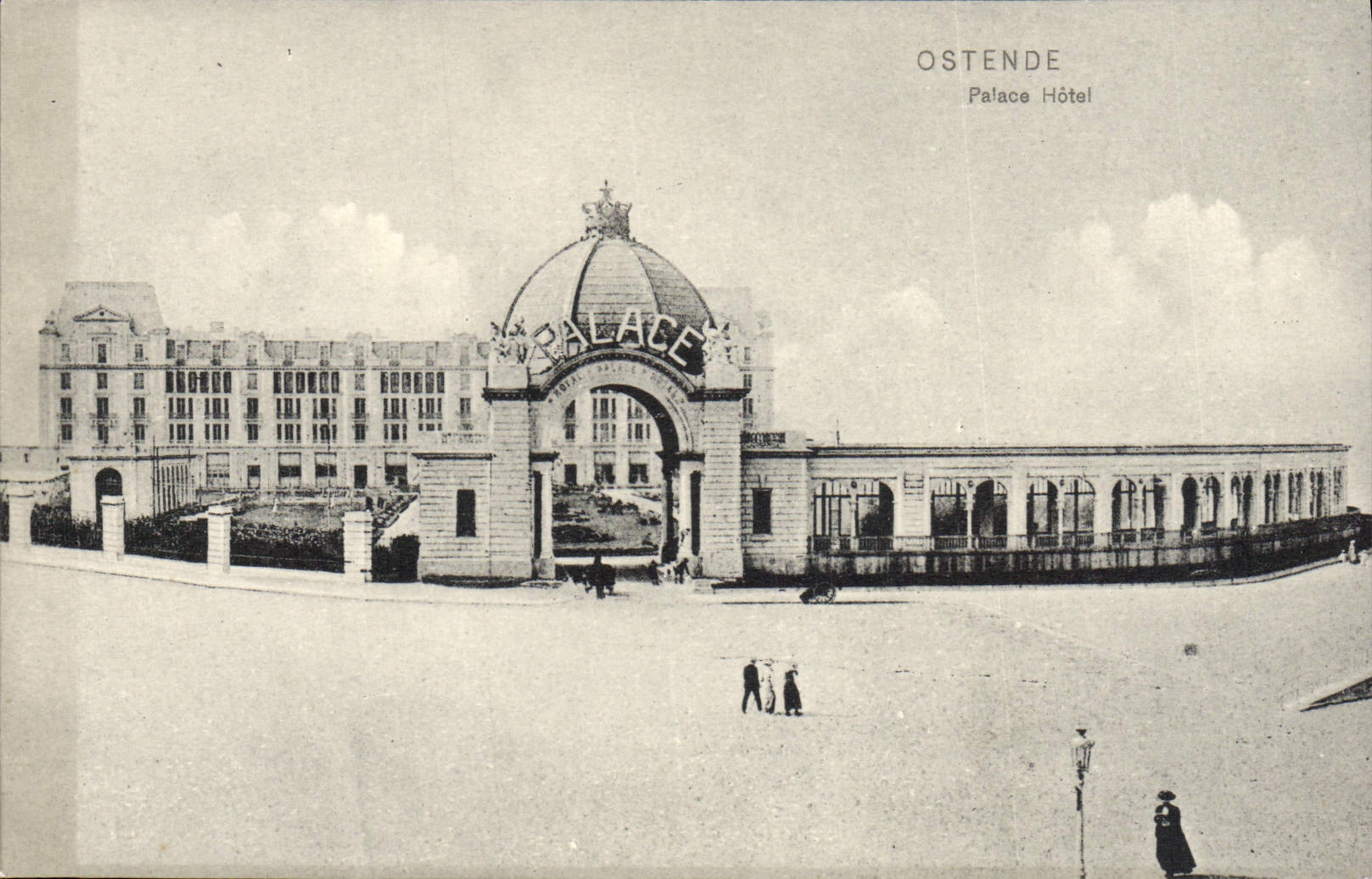 VINTAGE POSTCARD Ostend De luxe hotel Hotel