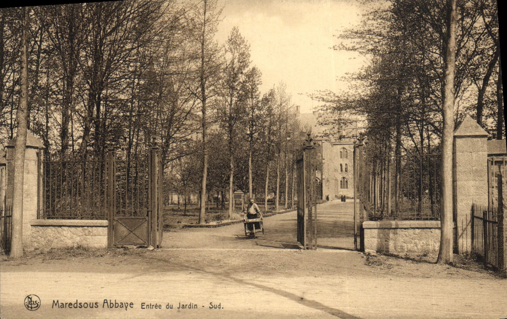 VINTAGE POSTCARD Maredsous Abbey Entered of the Garden