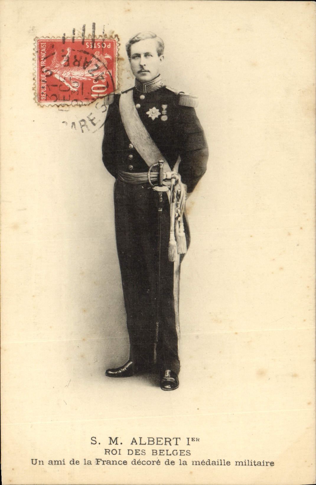 El rey de Albert de la POSTAL de la VENDIMIA de los belgas del amigo de Francia adorna con la medalla militar