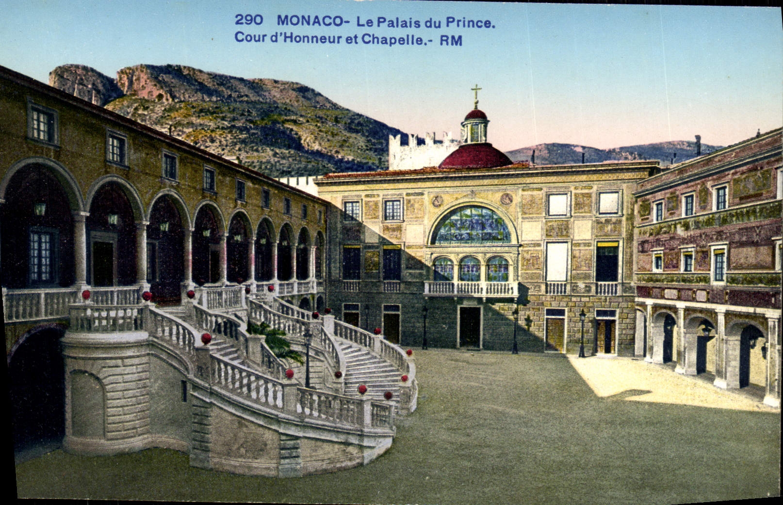 CPA Monaco Le Palais du Prince Cour d'honneur et chapelle