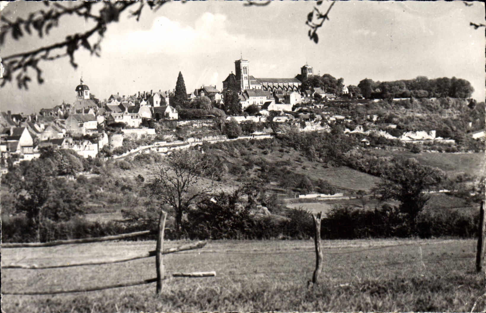 MODERN CARD Vezelay View