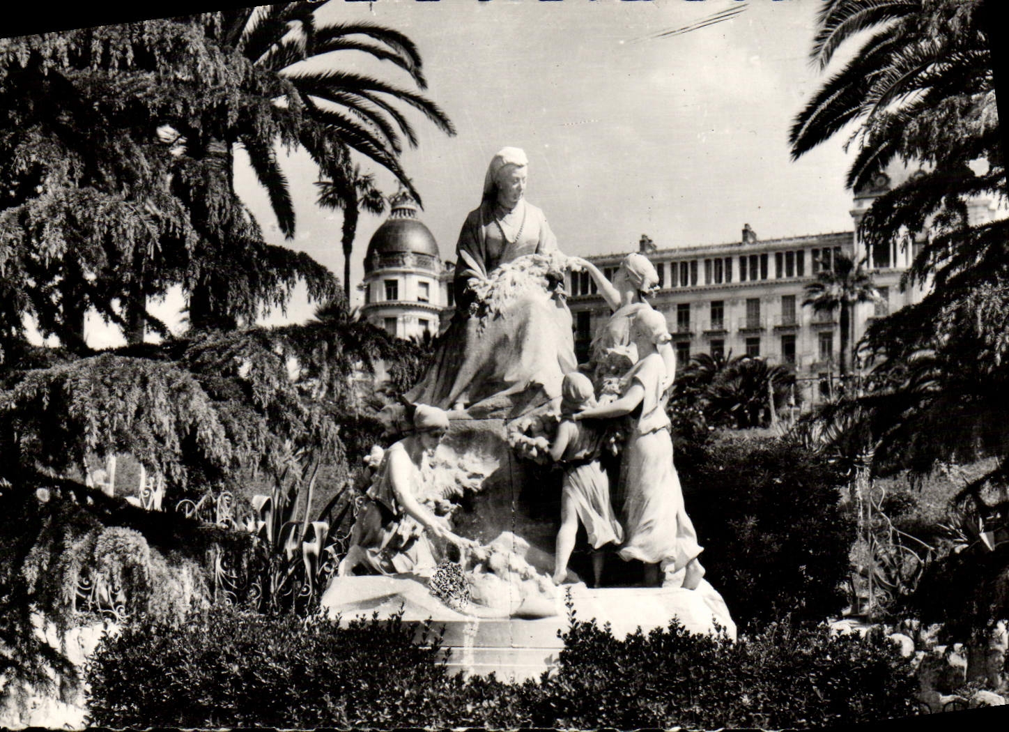 POSTAL MODERNA Niza monumento de Cimiez con la reina de Victoria