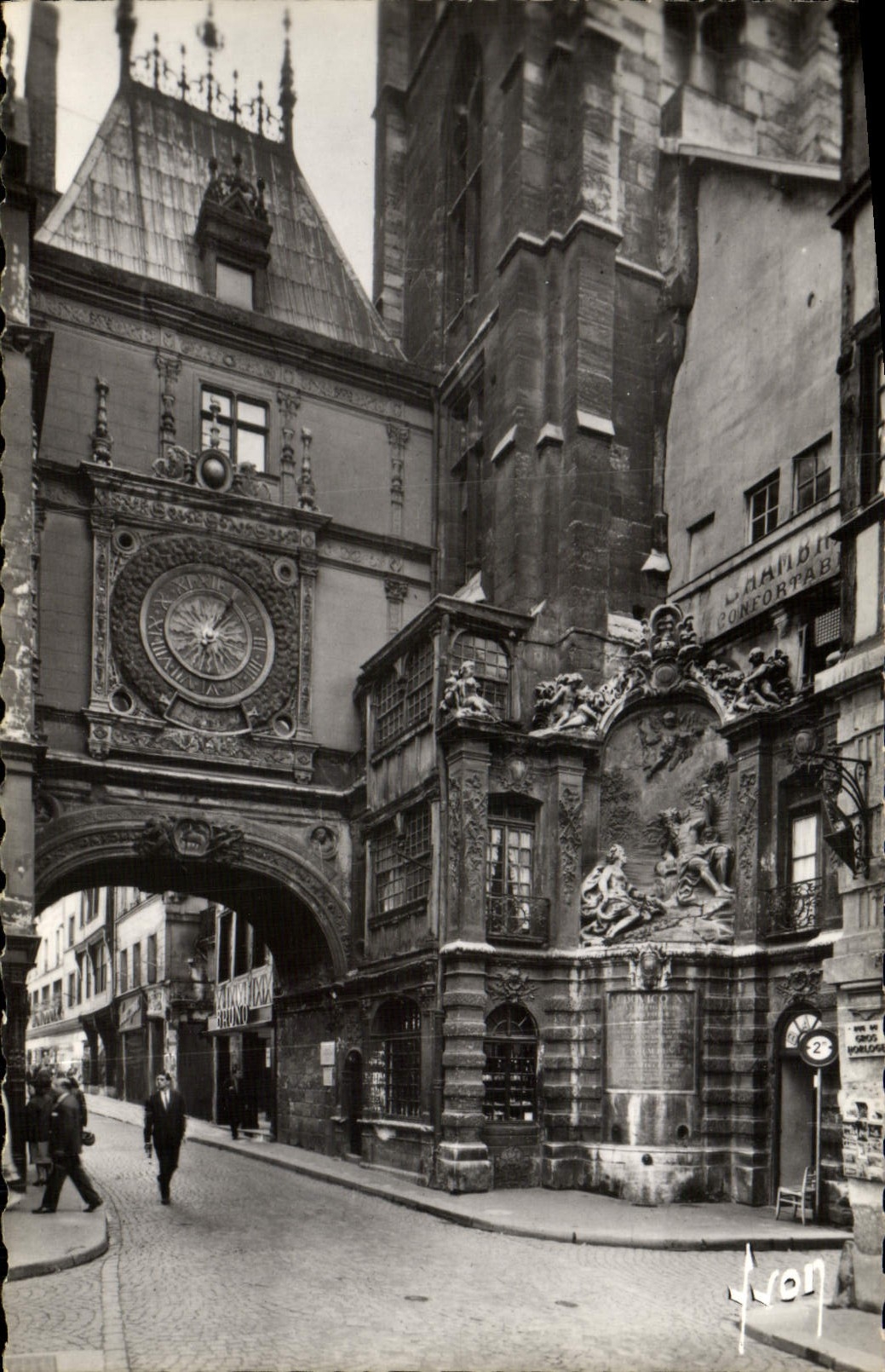 VINTAGE POSTCARD Royan the Large Clock the Arcade