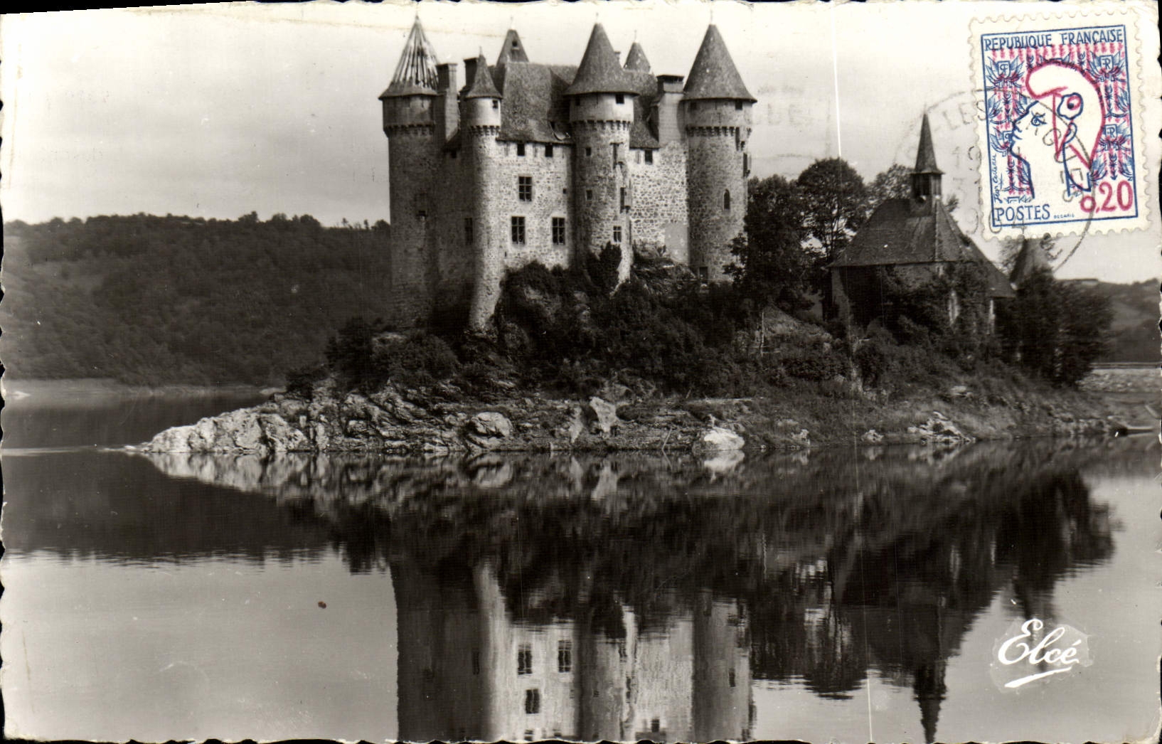 CPM Bort les Orgues Le Chateau de Val