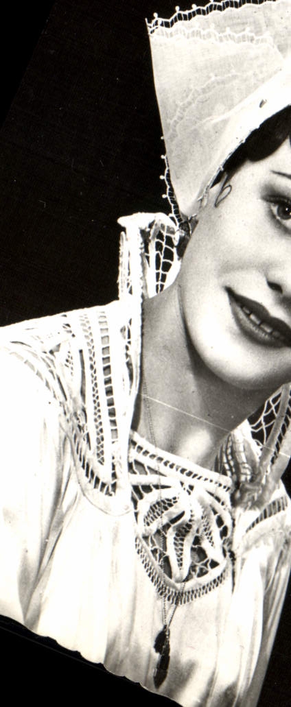 POSTAL MODERNA enarena los detalles de los trajes del folklore del casquillo