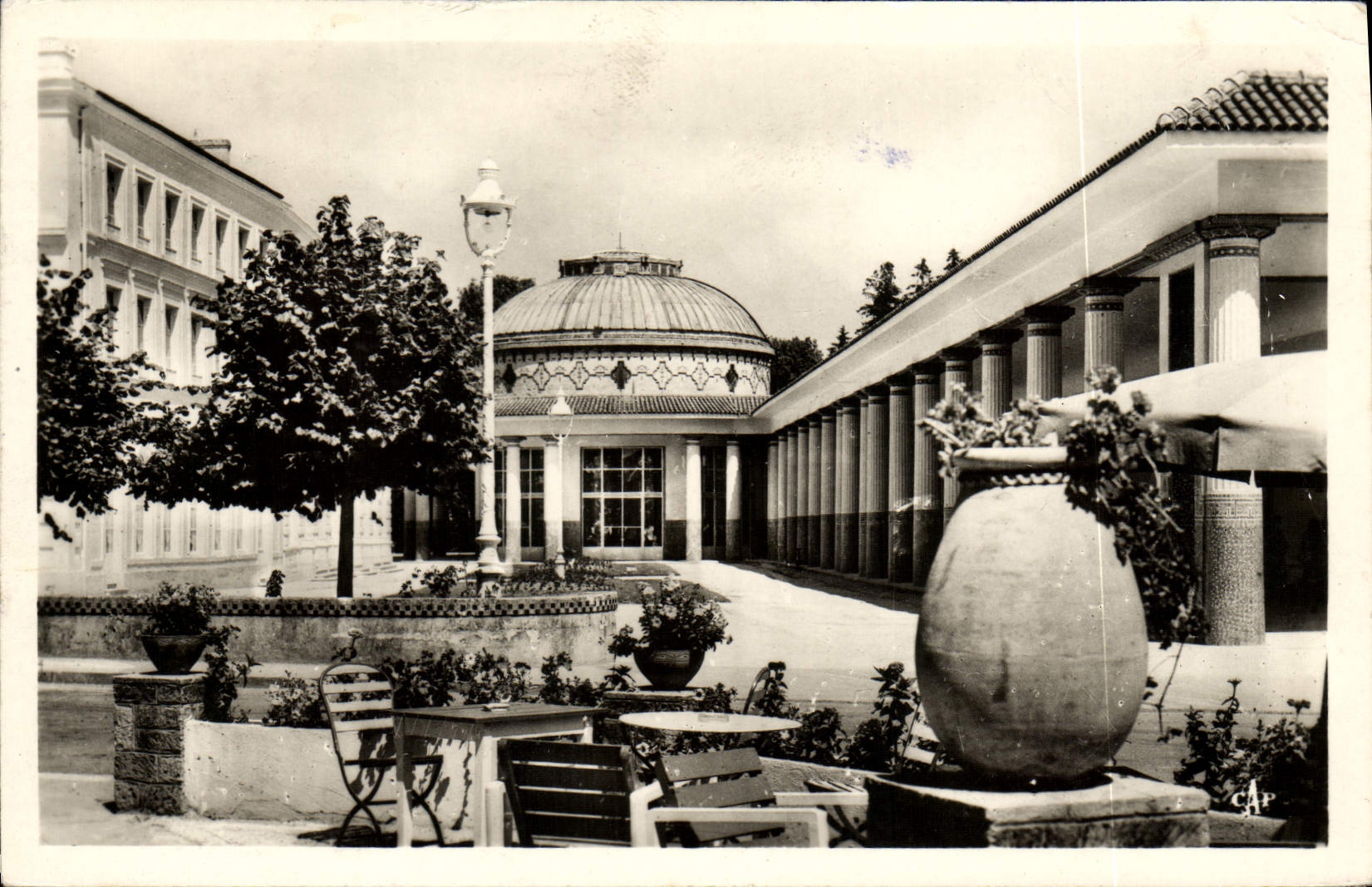 POSTAL MODERNA Contrexeville la fuente y las galerías