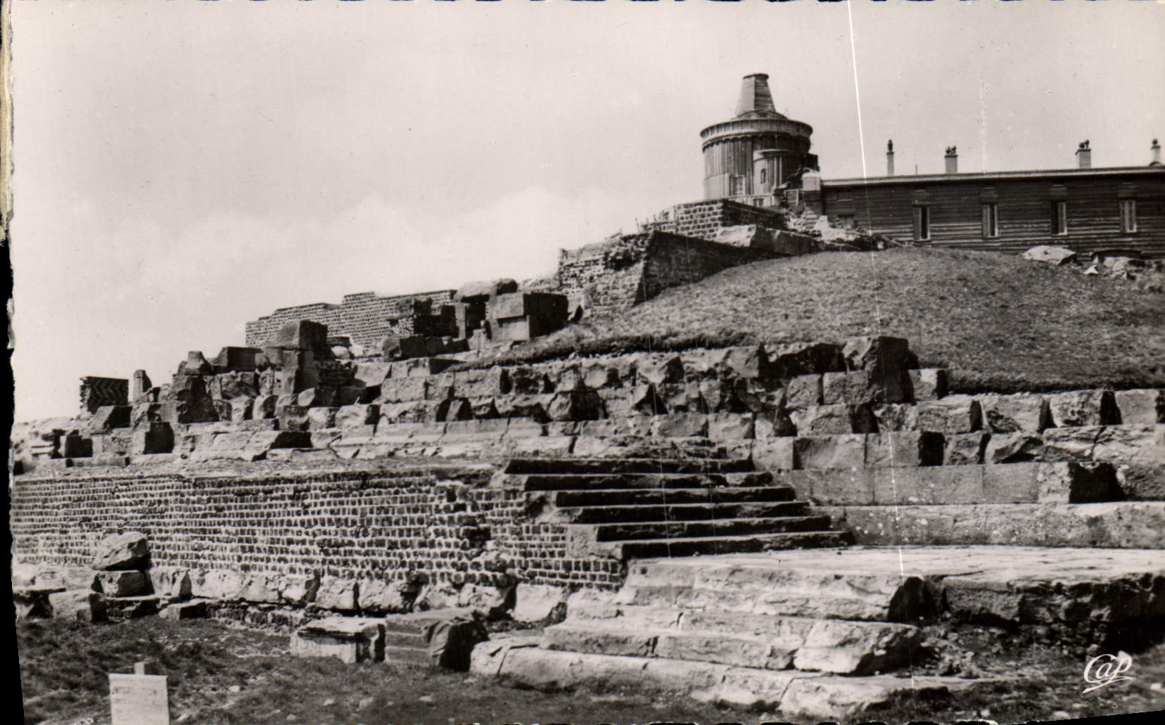 CPM Ruines du temple de mercure et l'observatoire du Puy de Dome