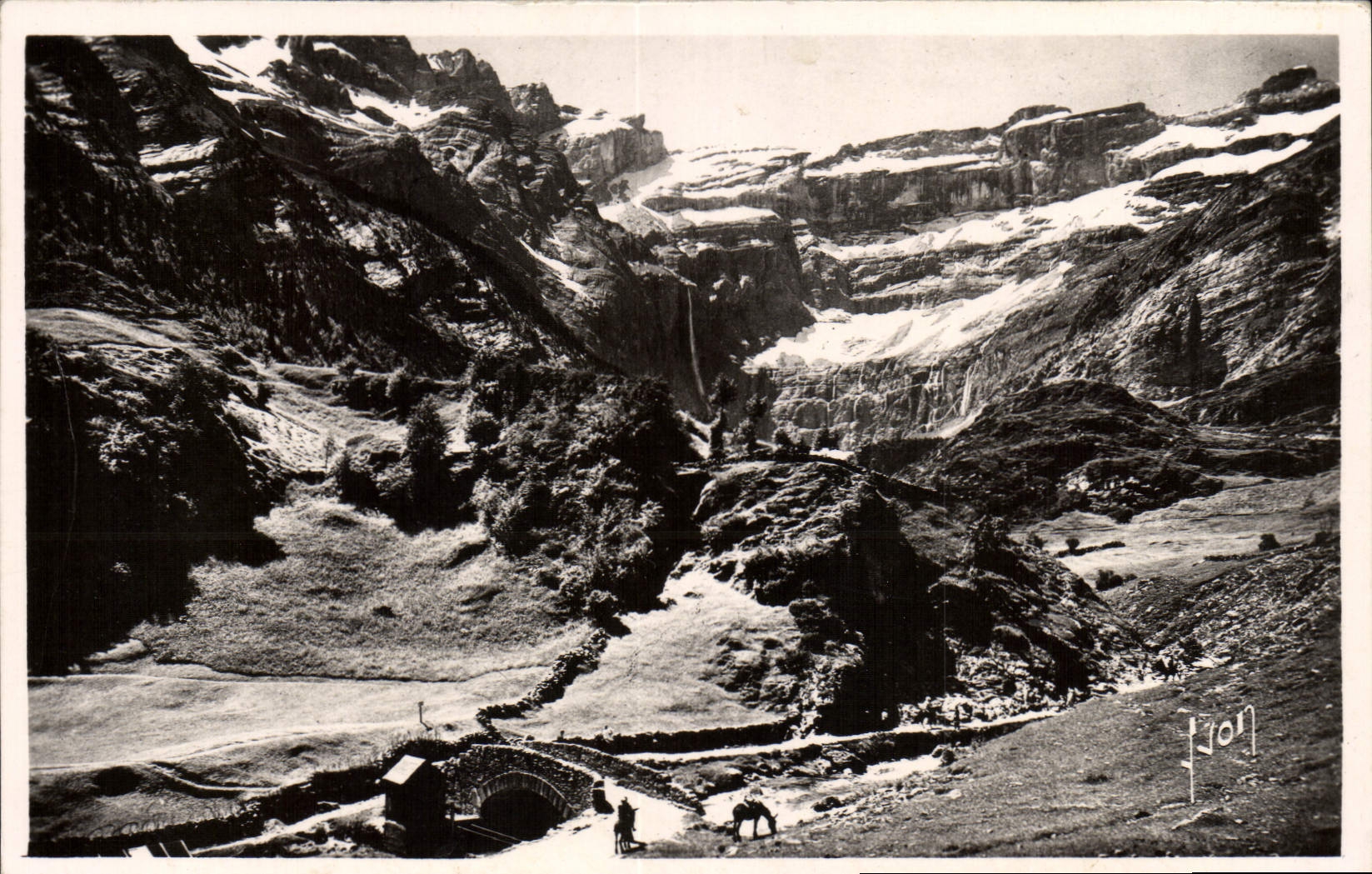 CPM Cirque De Gavarnie La Route et le Pont Nadau