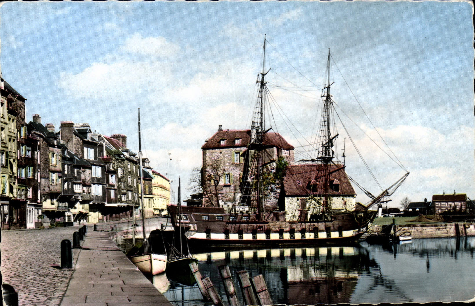 MODERN CARD Honfleur Lieutenancy and the Caravel in 1938 Boat