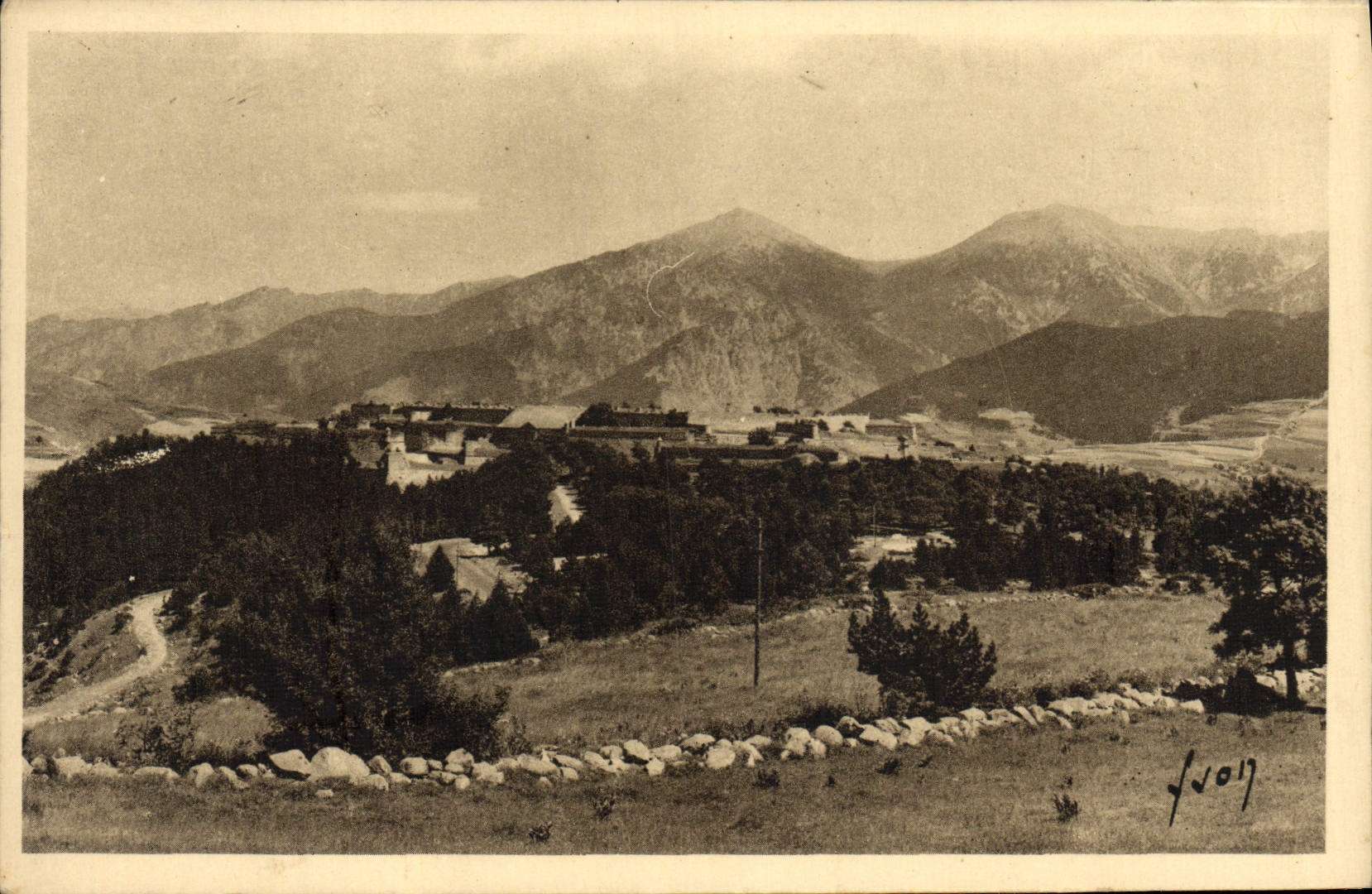 VINTAGE POSTCARD Soft France Louis Mount View
