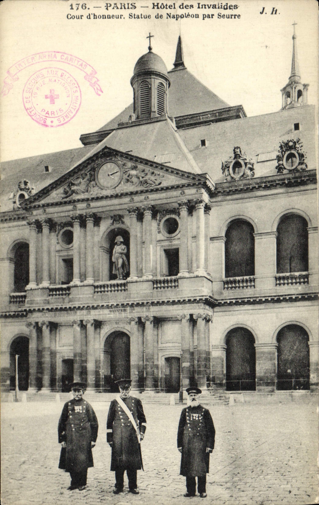 VINTAGE POSTCARD Paris Hotel Of the Invalids Main courtyard Rules Of Napoleon By Seurre Soldats Militaria