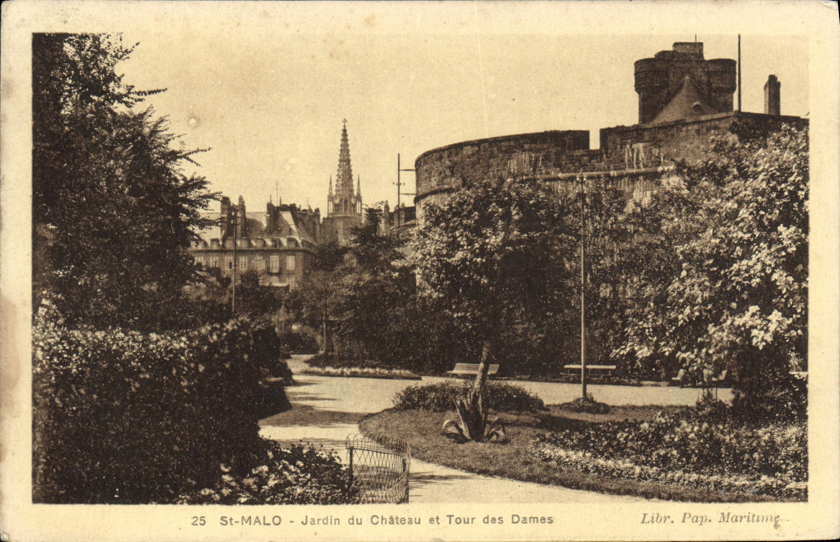 CPA St Malo Jardin Du Chateau Et Tour Des Dames