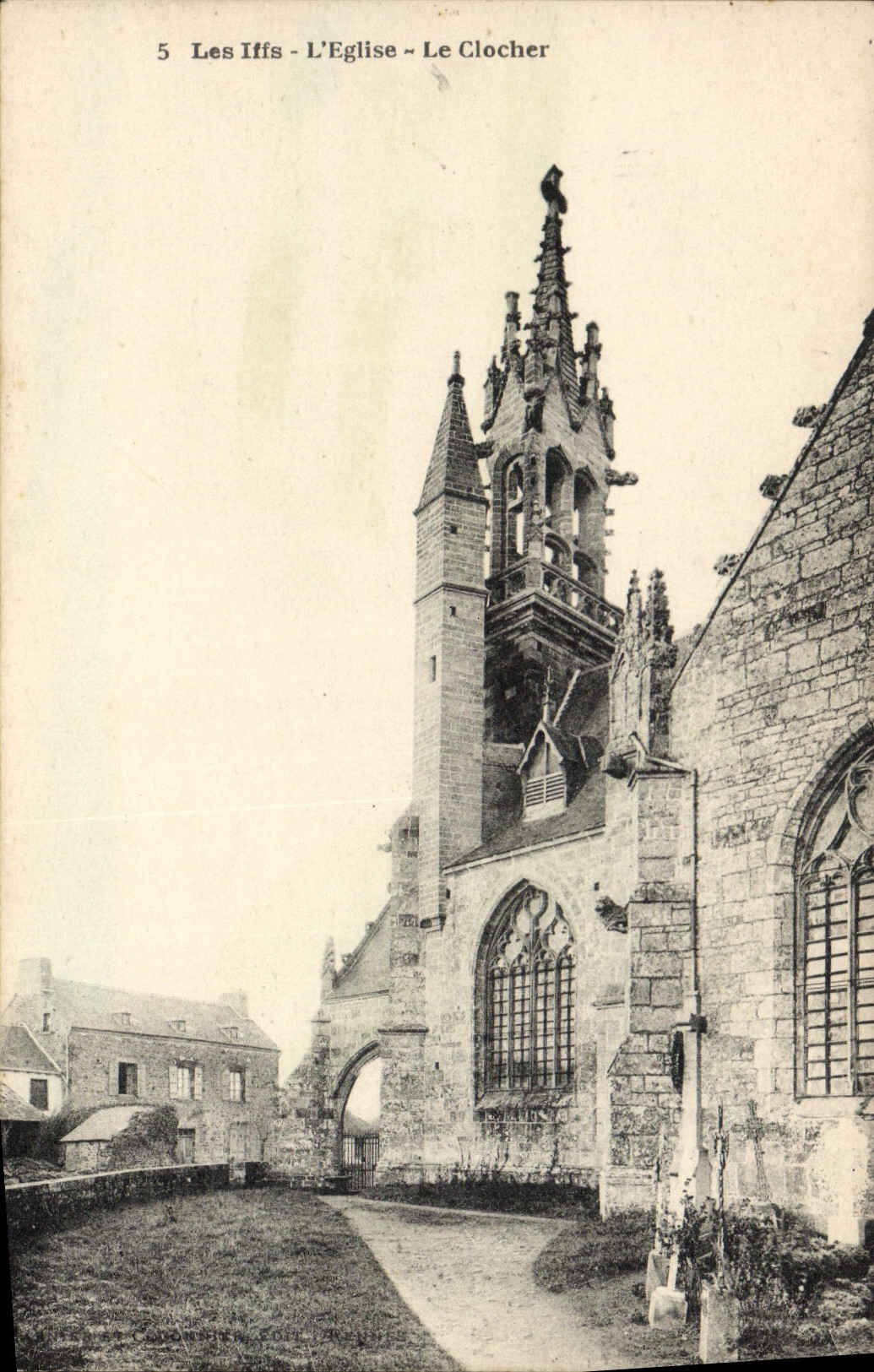 CPA Les Iffs L'Eglise Le Clocher