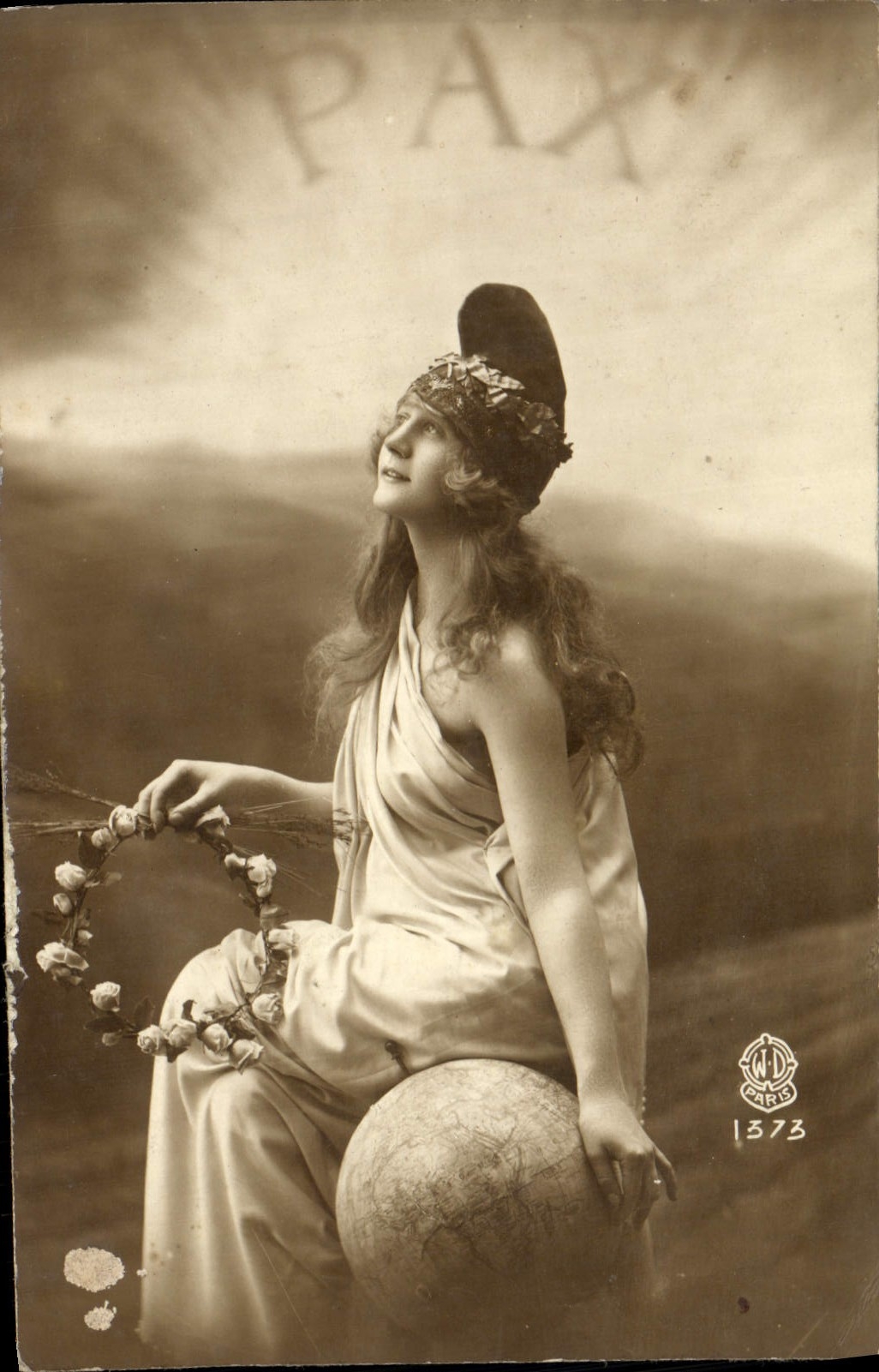 CPA Fantaisie Femme Marianne